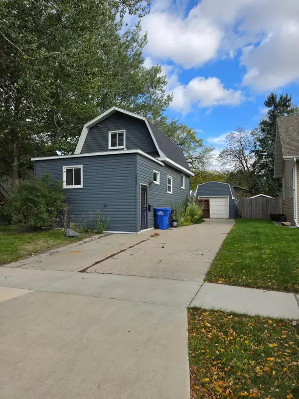 1306 18th Street S, Fargo, ND 58103