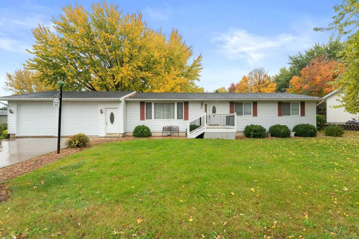 402 4th Street Ne, Hayfield, MN 55940 - #1