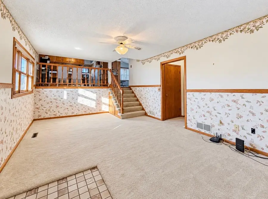 886 Iroquois Avenue, Saint Paul, MN 55119 - #3