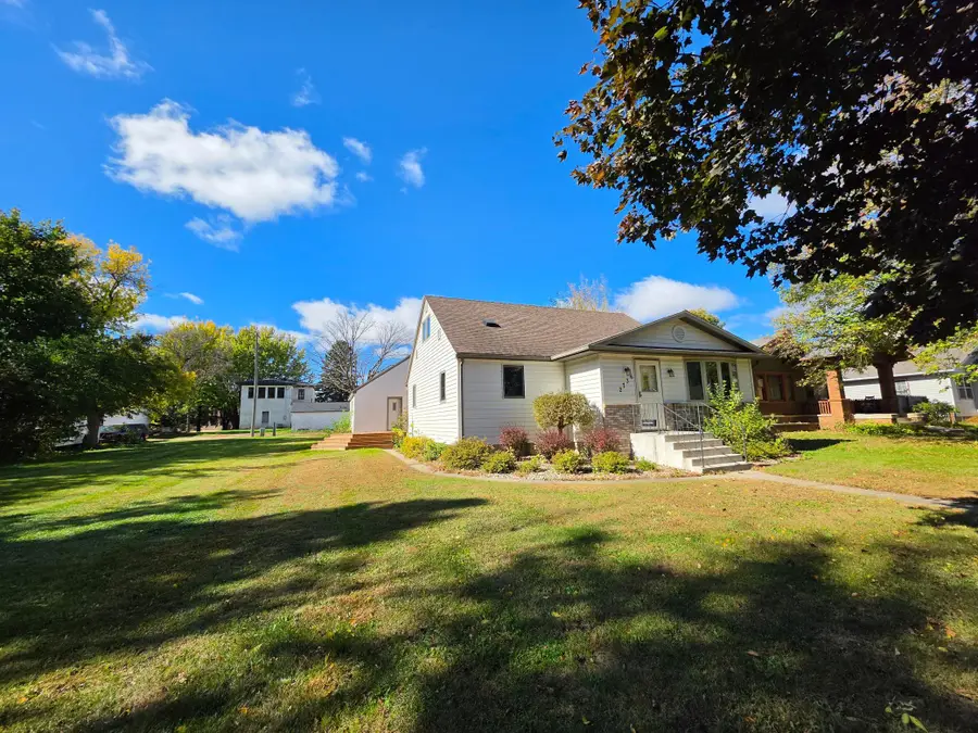 2736 Linden Avenue, Slayton, MN 56172 - #2