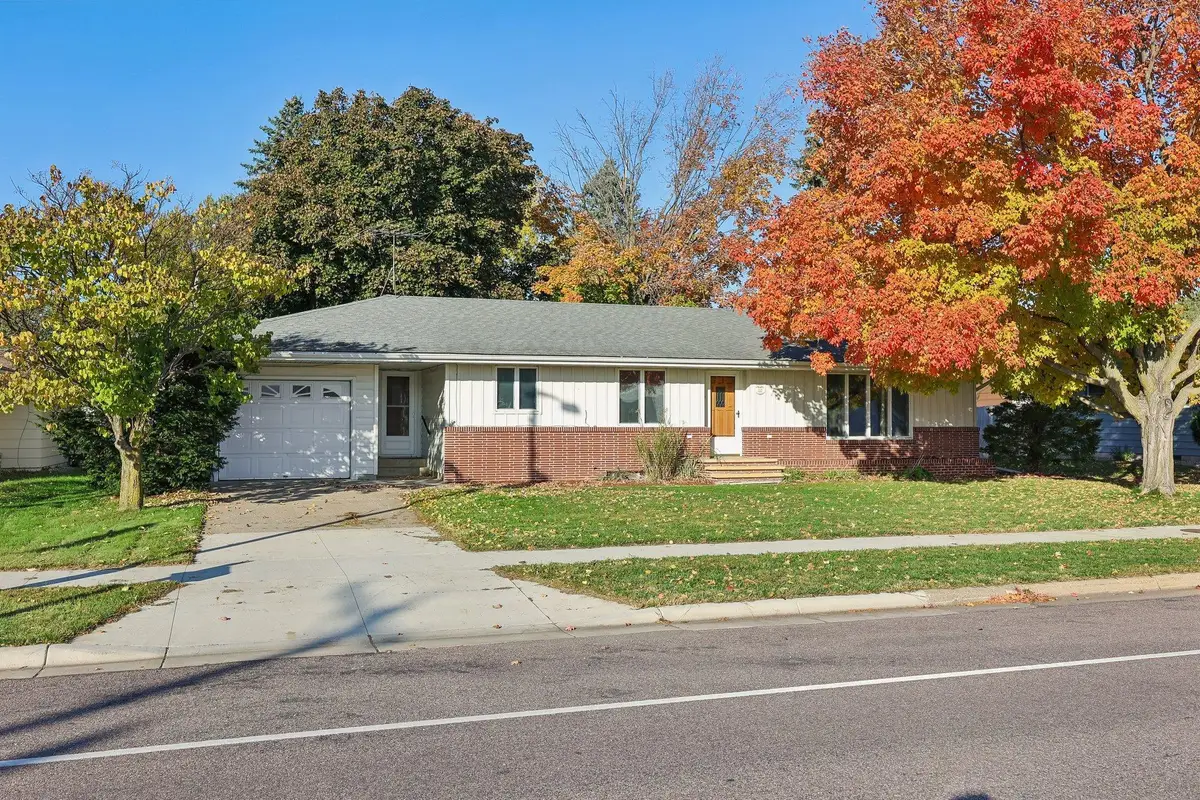 318 S Meridian Street, Belle Plaine, MN 56011 - #1