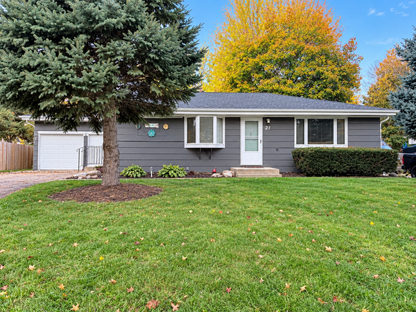 21 Farrell Street N, Maplewood, MN 55119