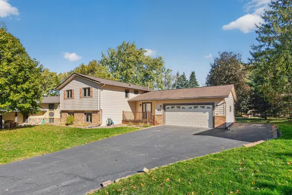 1949 Timber Wolf Trail N, Eagan, MN 55122