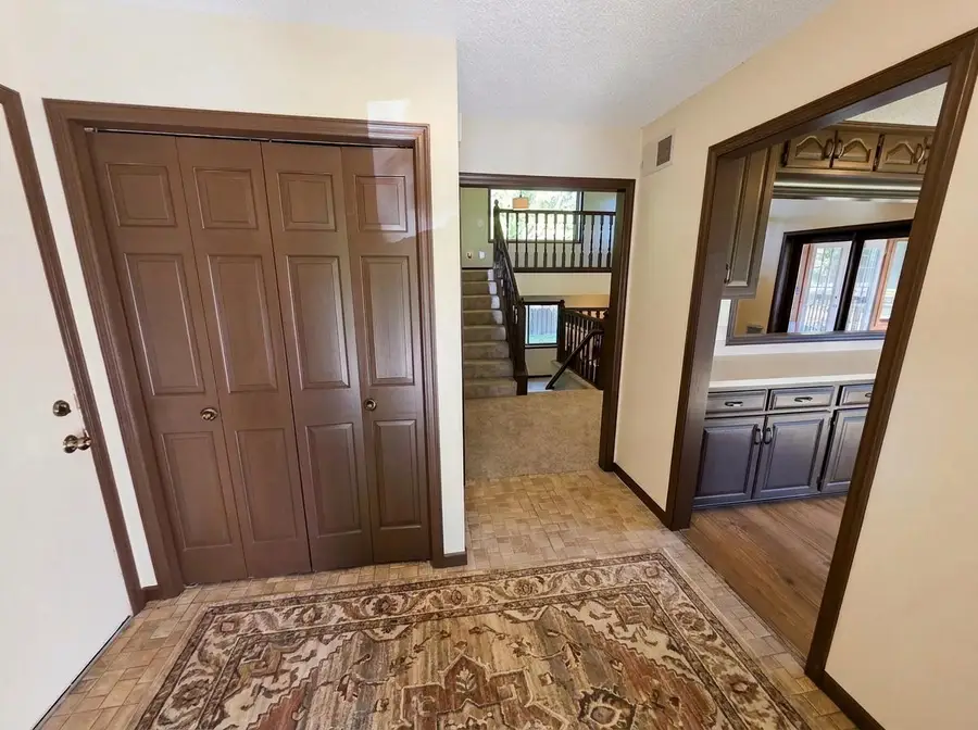 1814 Twin Circle Drive, Mendota Heights, MN 55118 - #2