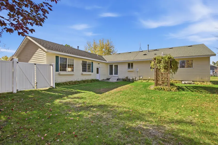 702 2nd Avenue Ne, Saint Joseph, MN 56374 - #3