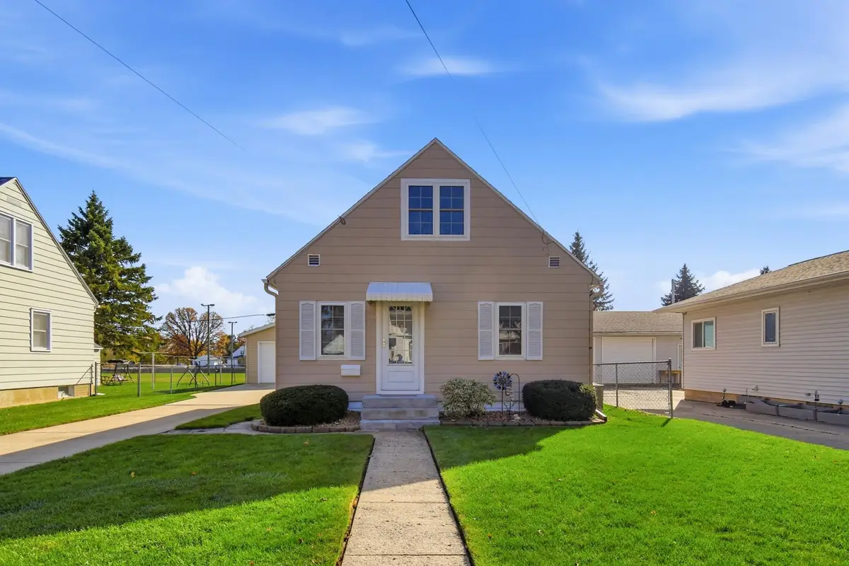 906 10th Avenue Se, Austin, MN 55912 - #1