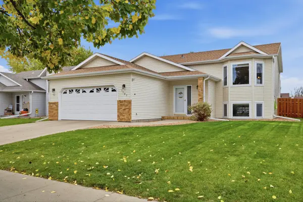 1127 4th Avenue E, West Fargo, ND 58078