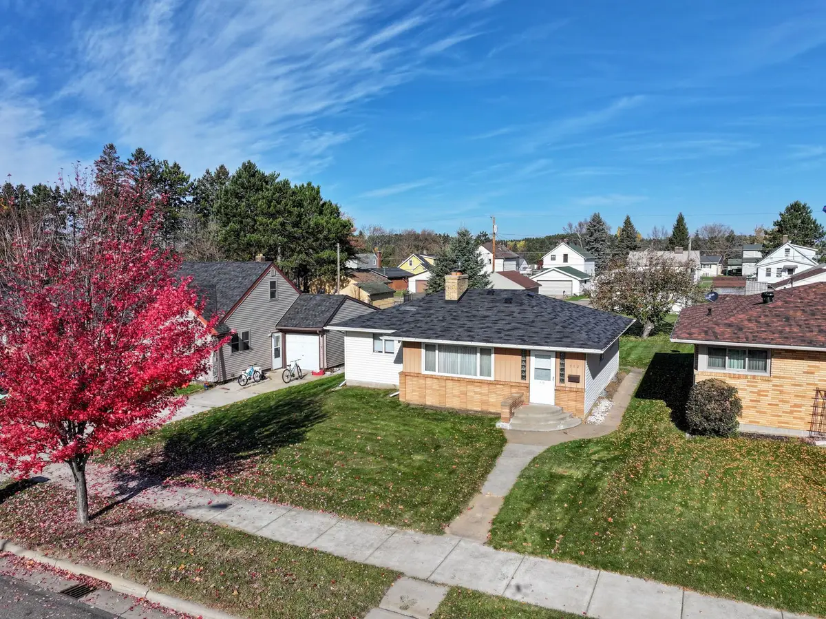 512 6th Street Sw, Chisholm, MN 55719 - #1