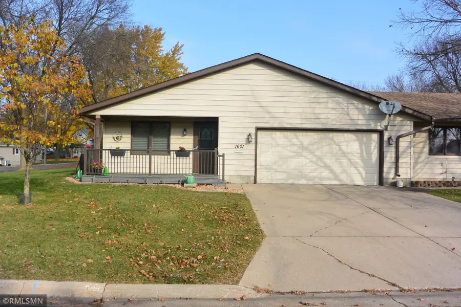 1601 9th Street E, Glencoe, MN 55336 - #2