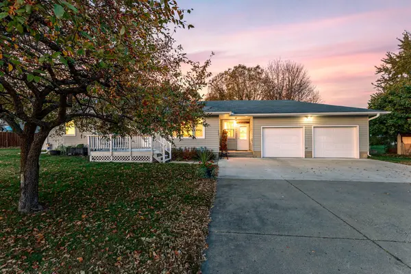 236 Knollwood Street W, Annandale, MN 55302