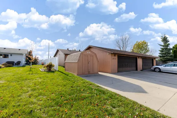 1915 32nd Avenue S, Fargo, ND 58103