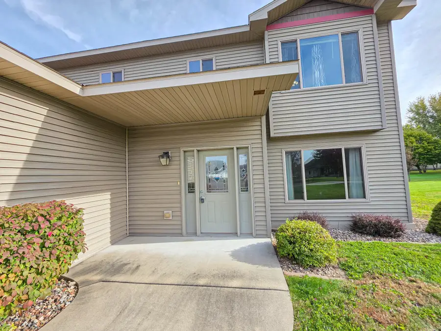 105 Taylor Circle, Le Sueur, MN 56058 - #2