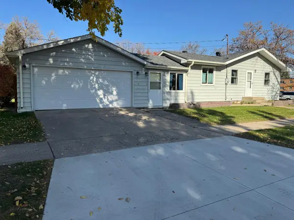 1315 19 1/2 Street S, Moorhead, MN 56560