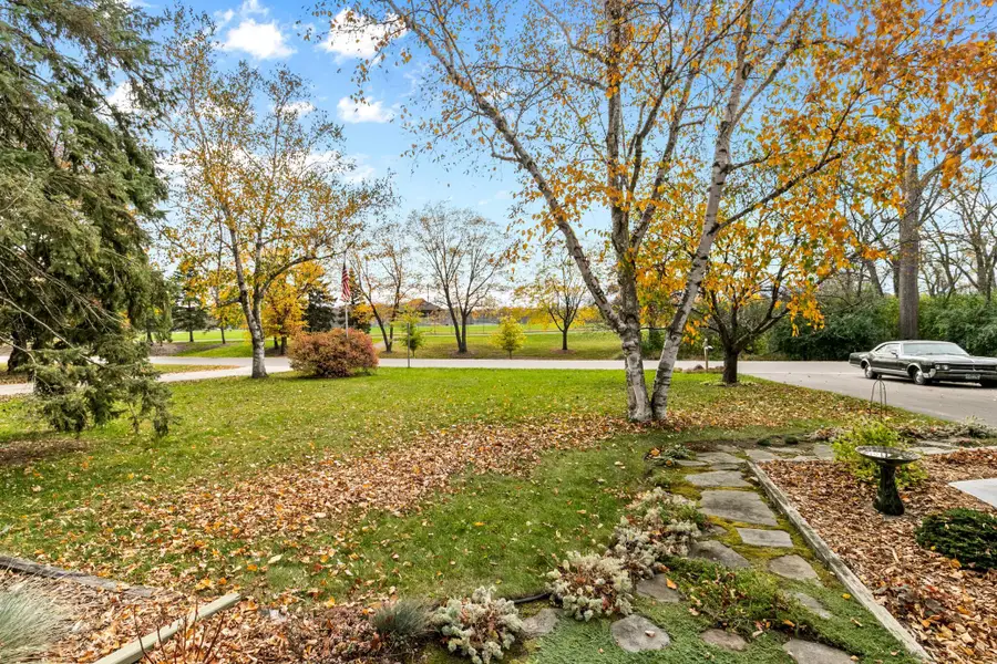 555 S Oak Drive, Vadnais Heights, MN 55127 - #2