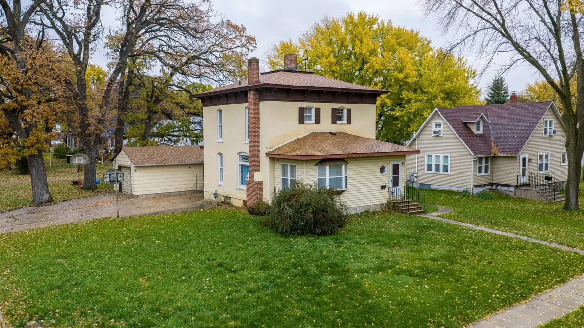 228 W 4th Street, Blue Earth, MN 56013 - #1