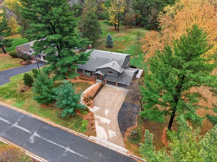 8281 Deer Pond Trail N, Lake Elmo, MN 55042 - #2