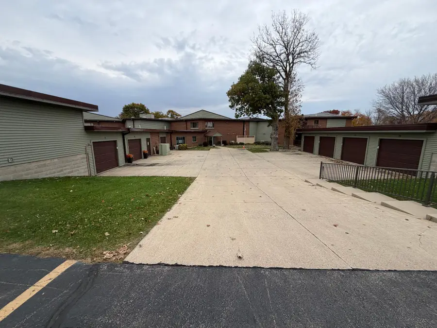 808 Lake Chapeau Drive #102, Albert Lea, MN 56007 - #2