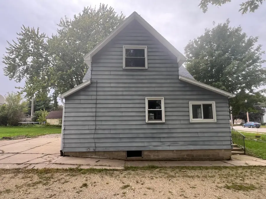 1710 E Oakland Avenue, Austin, MN 55912 - #3