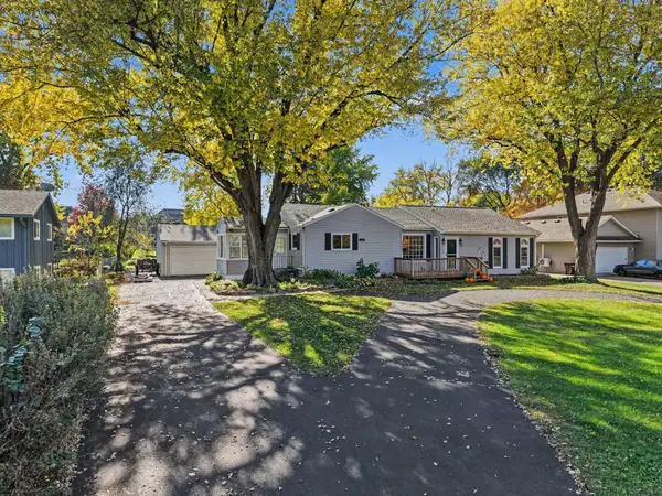 832 Wagon Wheel Trail, Mendota Heights, MN 55120