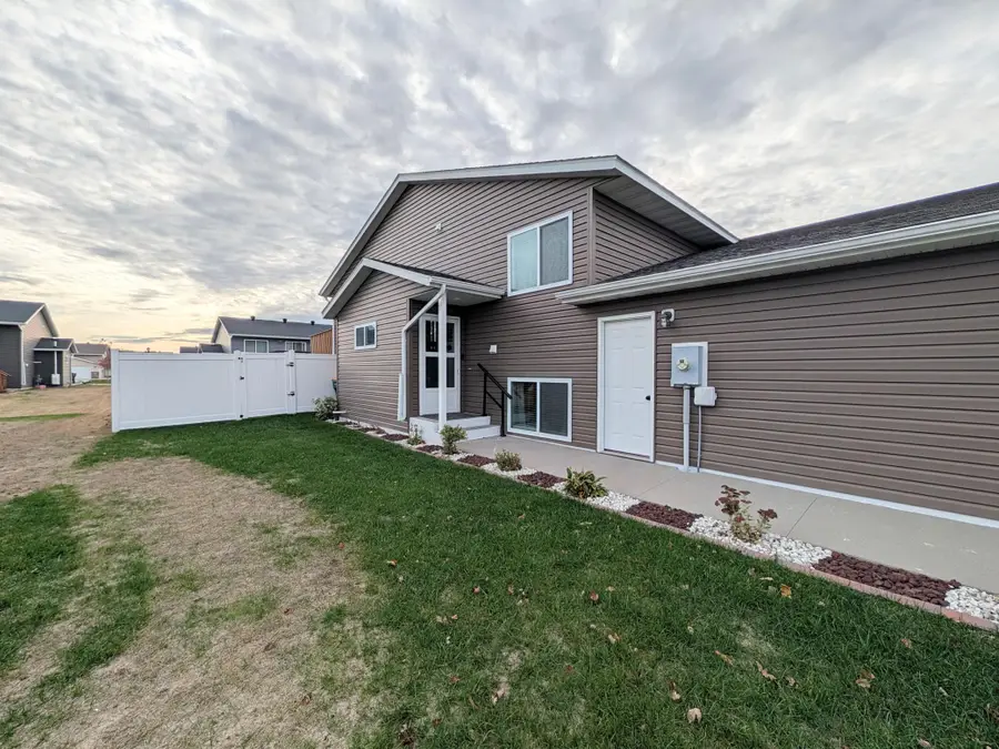 2511 7 Court W, West Fargo, ND 58078 - #3