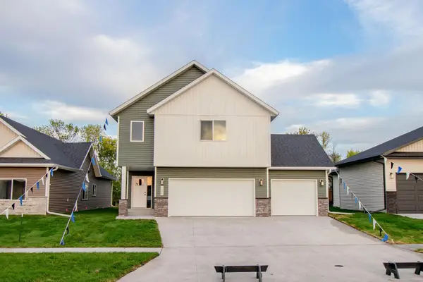 7036 65 Street S, Horace, ND 58047