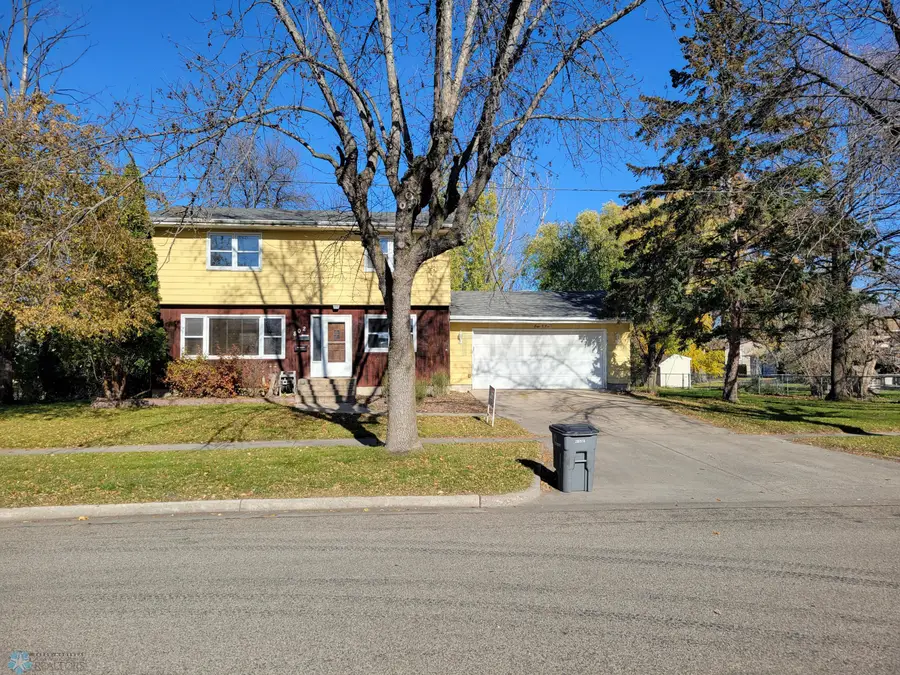 802 11th Avenue N, Moorhead, MN 56560 - Image #2