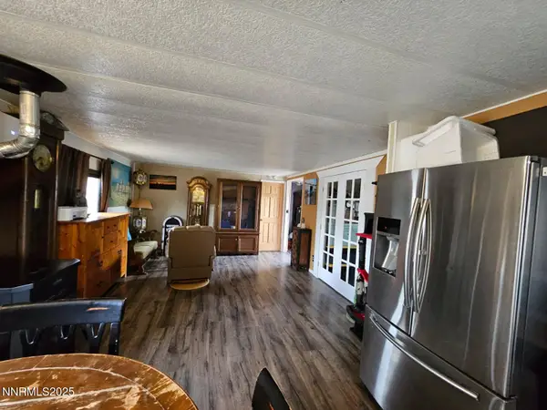 11 Mariposa Way, Round Mountain, NV 89045