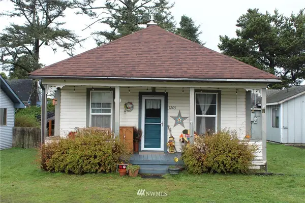 1205 49th Street, Seaview, WA 98644