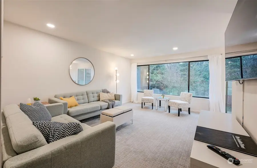 19414 Aurora Avenue N #203, Shoreline, WA 98133 - Image #2