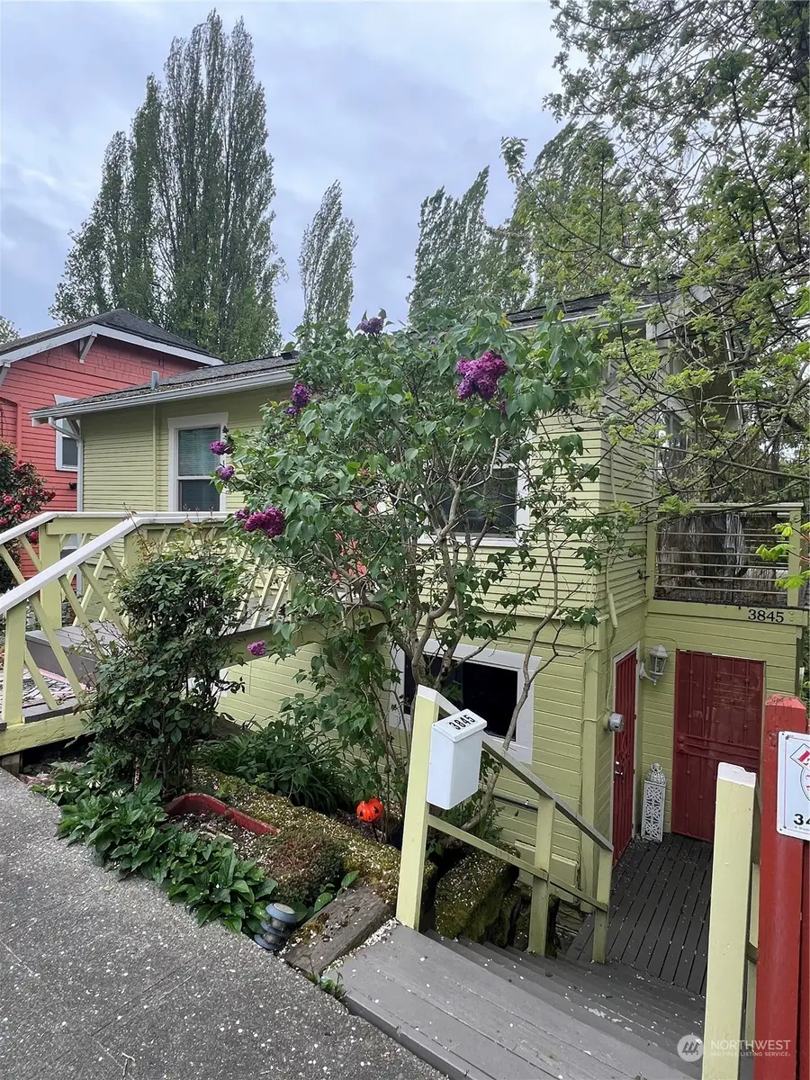 3843 22nd Avenue Sw, Seattle, WA 98106 - Image #2