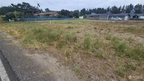 35602 I Street #2, Ocean Park, WA 98640