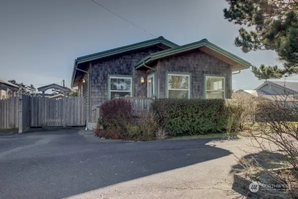 45 Central Avenue, Pacific Beach, WA 98571