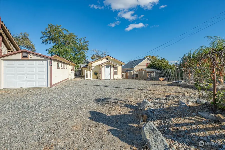 343 Malaga Avenue, Wenatchee, WA 98801 - Image #2