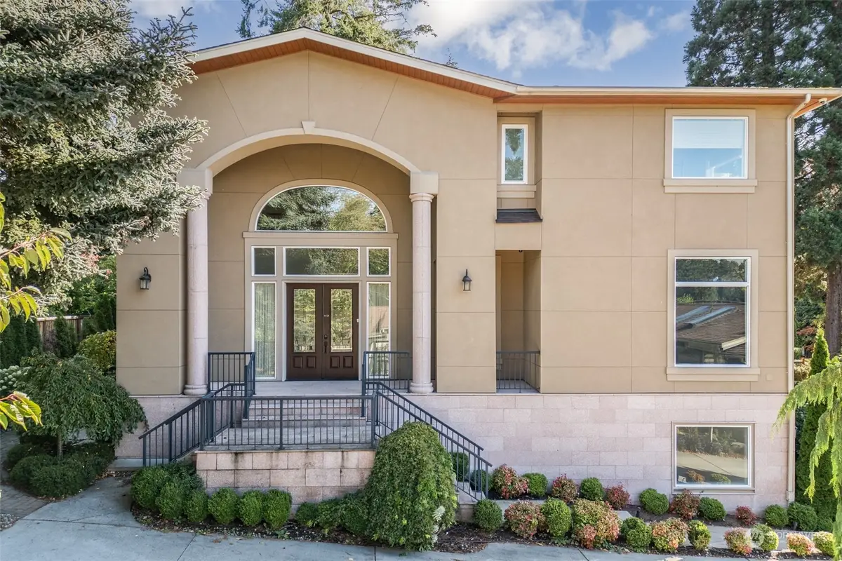 9426 Lake Washington Boulevard Ne, Bellevue, WA 98004 - Image #1