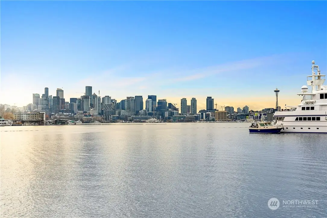 2309 N Northlake Way #10, Seattle, WA 98103 - Image #1