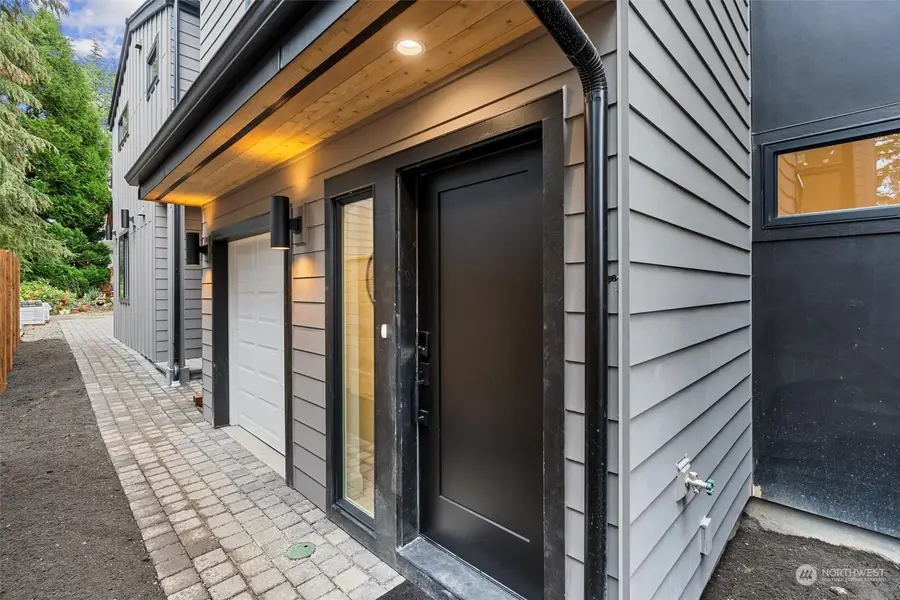 1255 NE 100th Street, Seattle, WA 98125 - Image #2