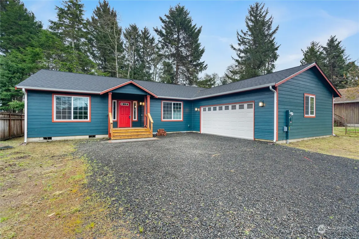 394 Lake View Loop Ne, Ocean Shores, WA 98569 - Image #1
