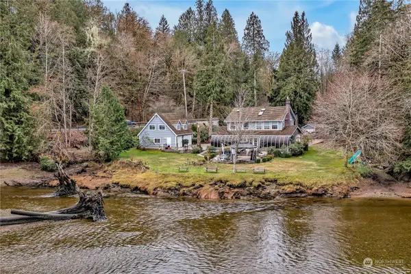 8320 E Grapeview Loop Road, Allyn, WA 98524