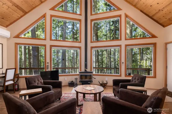 1354 Chinook Way, Center Island, WA 98221