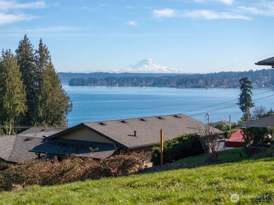 8185 E Seaview Drive, Port Orchard, WA 98366 - Image #2
