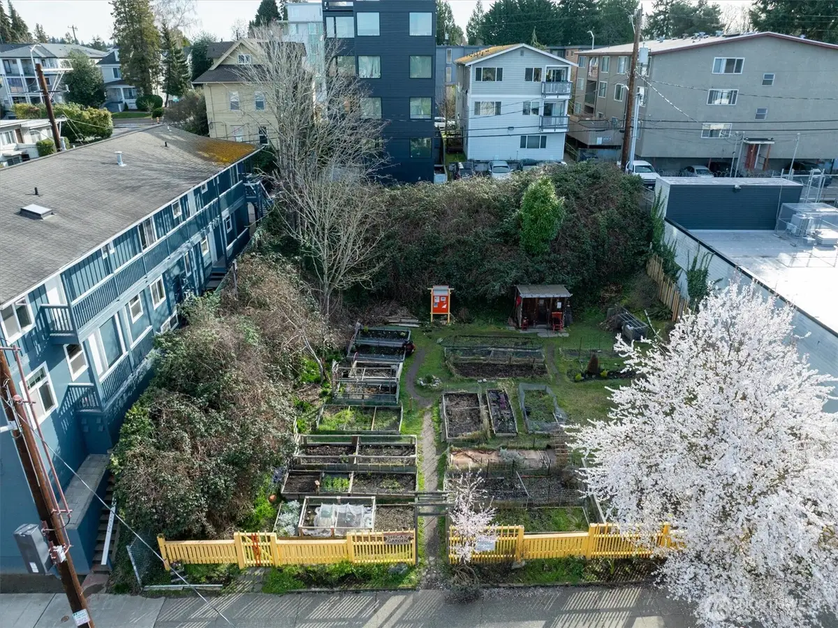 5520 University Way Ne #9-10, Seattle, WA 98105 - Image #1