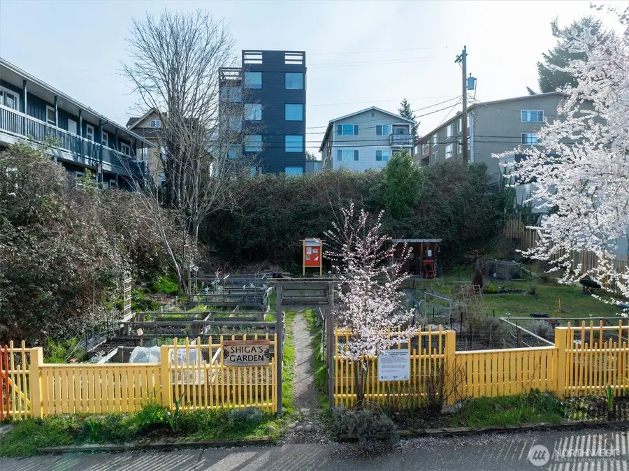5520 University Way Ne #9-10, Seattle, WA 98105 - Image #2