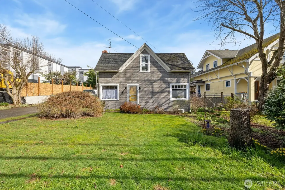 3644 Greenwood Avenue N, Seattle, WA 98103 - Image #1