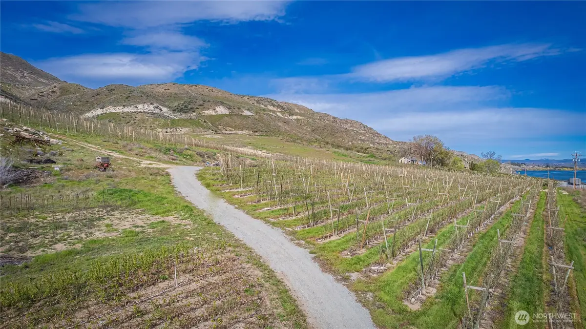 18 Old Hwy 10 Spur, Pateros, WA 98846 - Image #1
