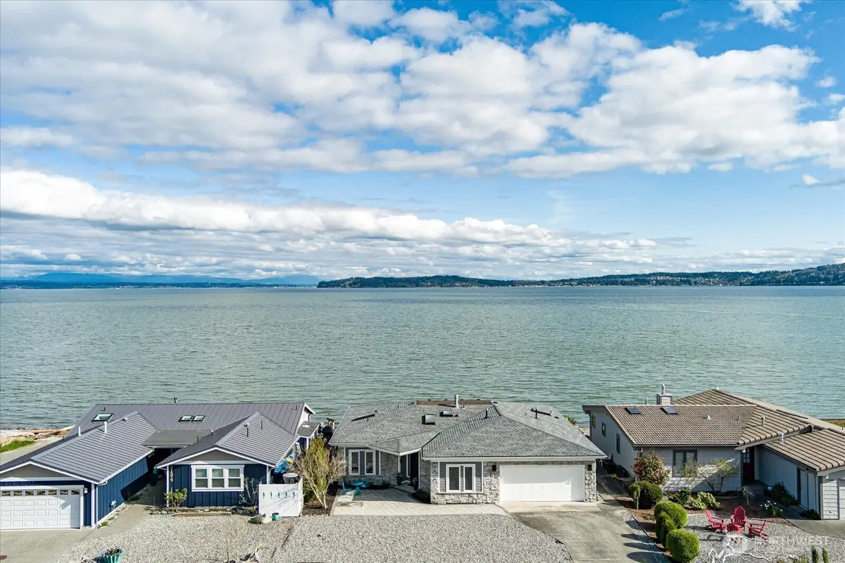 2190 Mariner Beach Drive, Oak Harbor, WA 98277 - Image #1