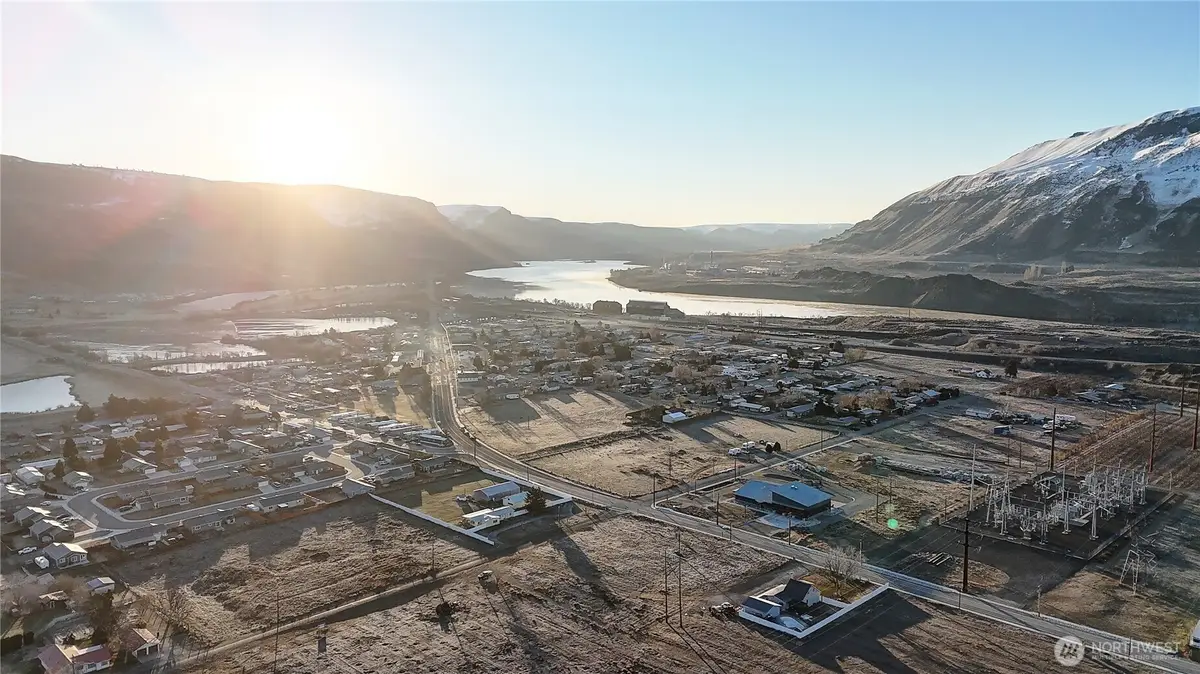 1611 S Douglas Street, Rock Island, WA 98850 - Image #1