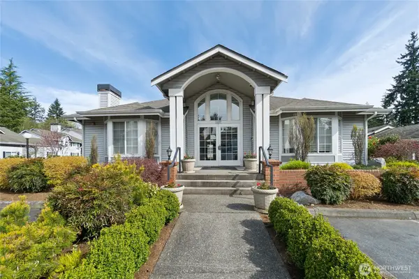 23321 Cedar Way #J204, Mountlake Terrace, WA 98043