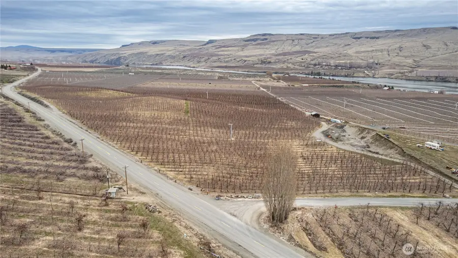 545 Jack Wells Road, Bridgeport, WA 98813 - Image #2