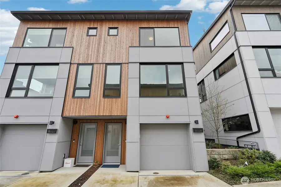 8638 39th Avenue S, Seattle, WA 98118 - Image #2