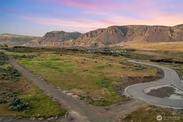 738 Ravens Home Lane #3, Malaga, WA 98828